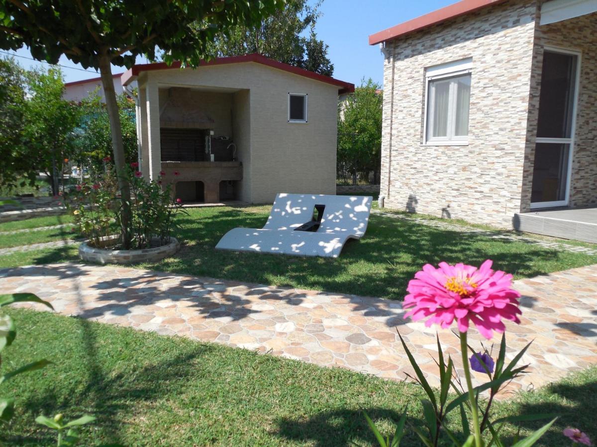 Costa Petra - Luxury Seaside Cottage With Garden - Vacation House For Families In Greece Néa Meságkala Екстериор снимка