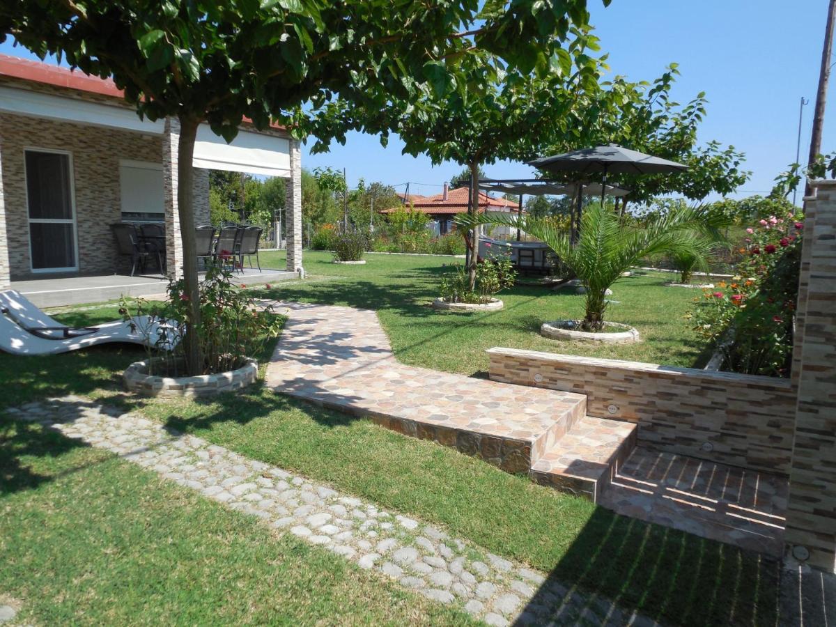 Costa Petra - Luxury Seaside Cottage With Garden - Vacation House For Families In Greece Néa Meságkala Екстериор снимка