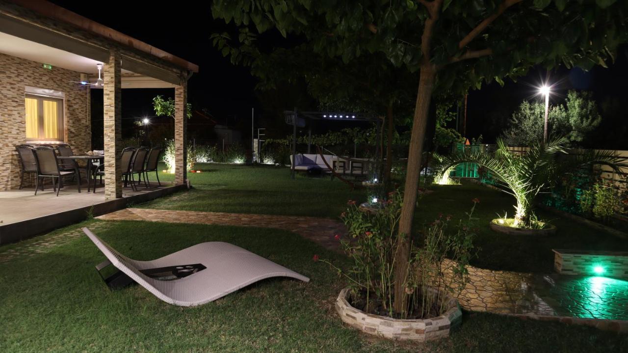 Costa Petra - Luxury Seaside Cottage With Garden - Vacation House For Families In Greece Néa Meságkala Екстериор снимка
