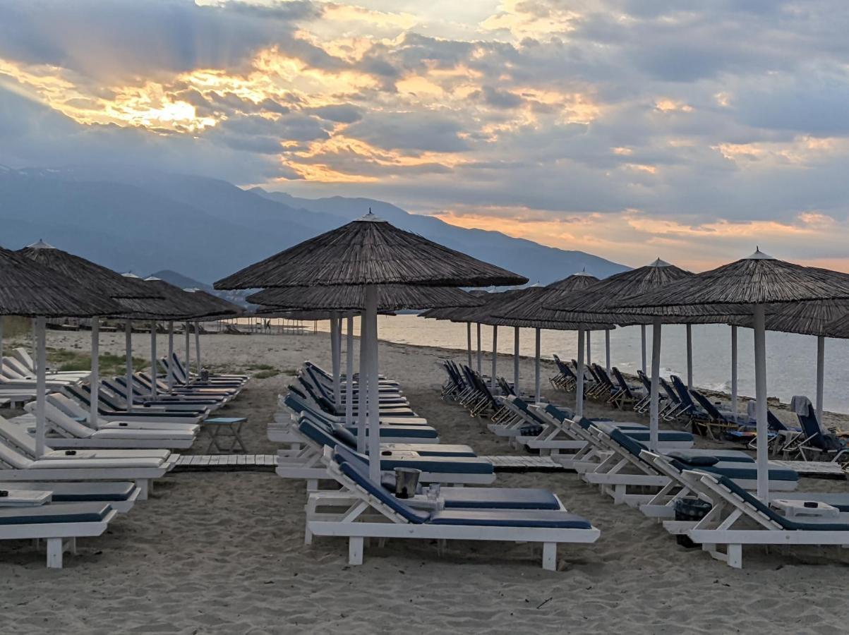 Costa Petra - Luxury Seaside Cottage With Garden - Vacation House For Families In Greece Néa Meságkala Екстериор снимка